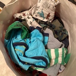 HUGE CLOTHES LOT 27 pieces assorted 12-18 mo.